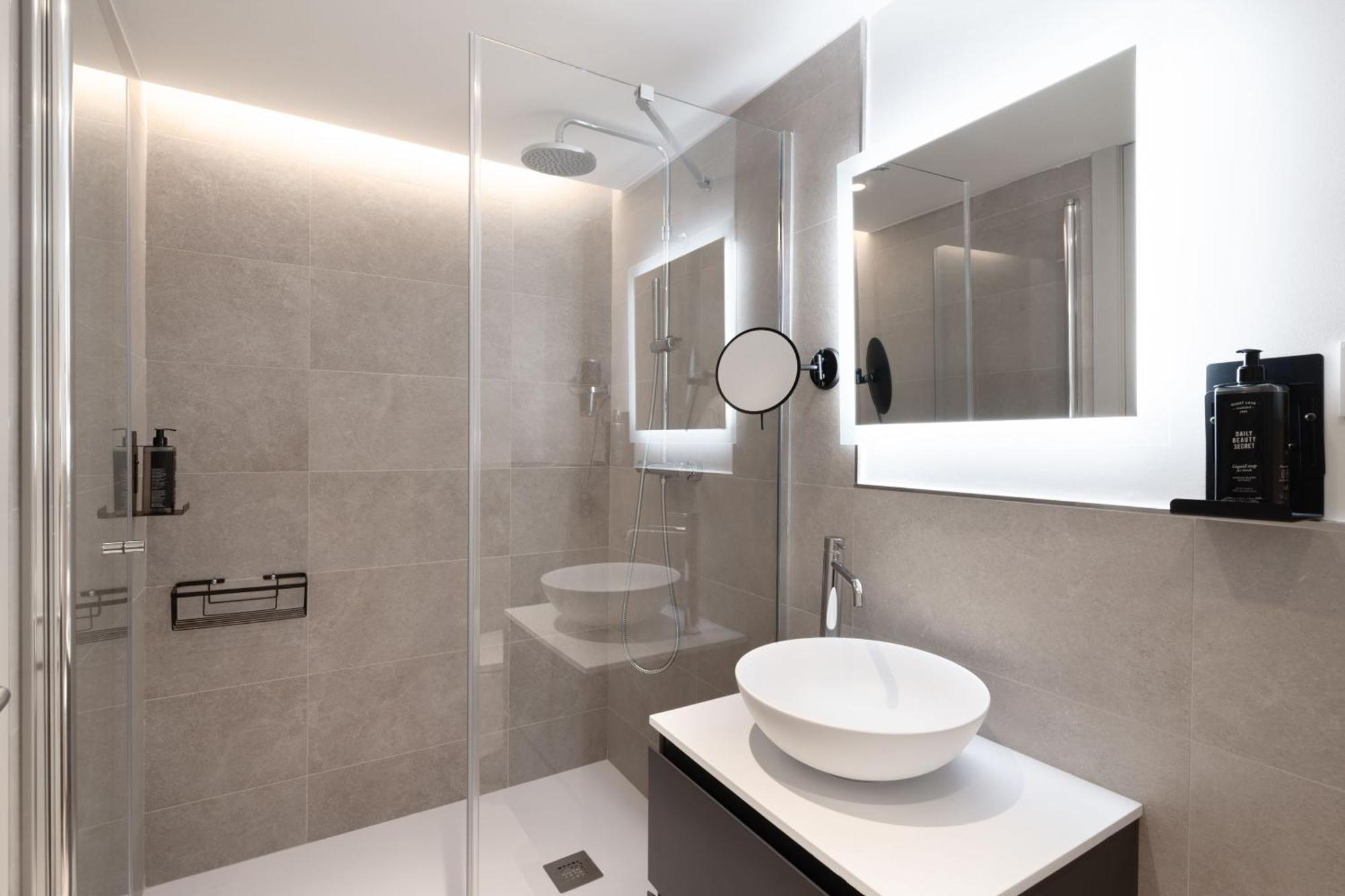 Limehome Madrid Calle De Juan Hurtado De Mendoza Kültér fotó