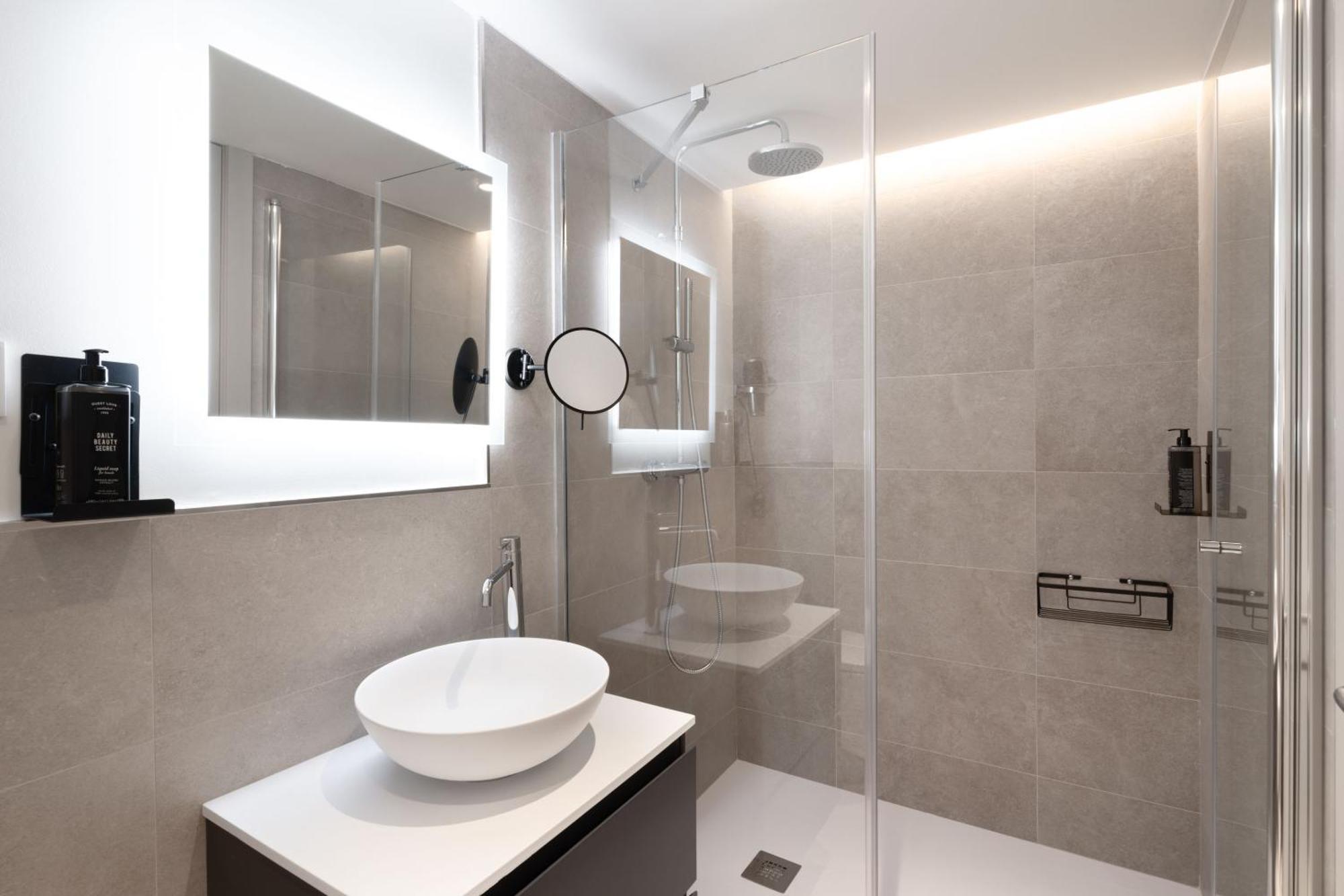Limehome Madrid Calle De Juan Hurtado De Mendoza Kültér fotó